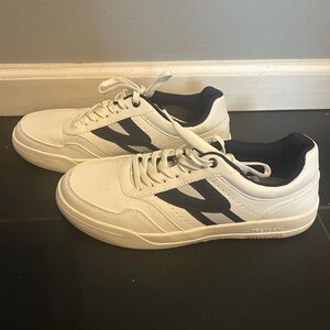 Tretorn White Sneakers with Navy Side Stripe